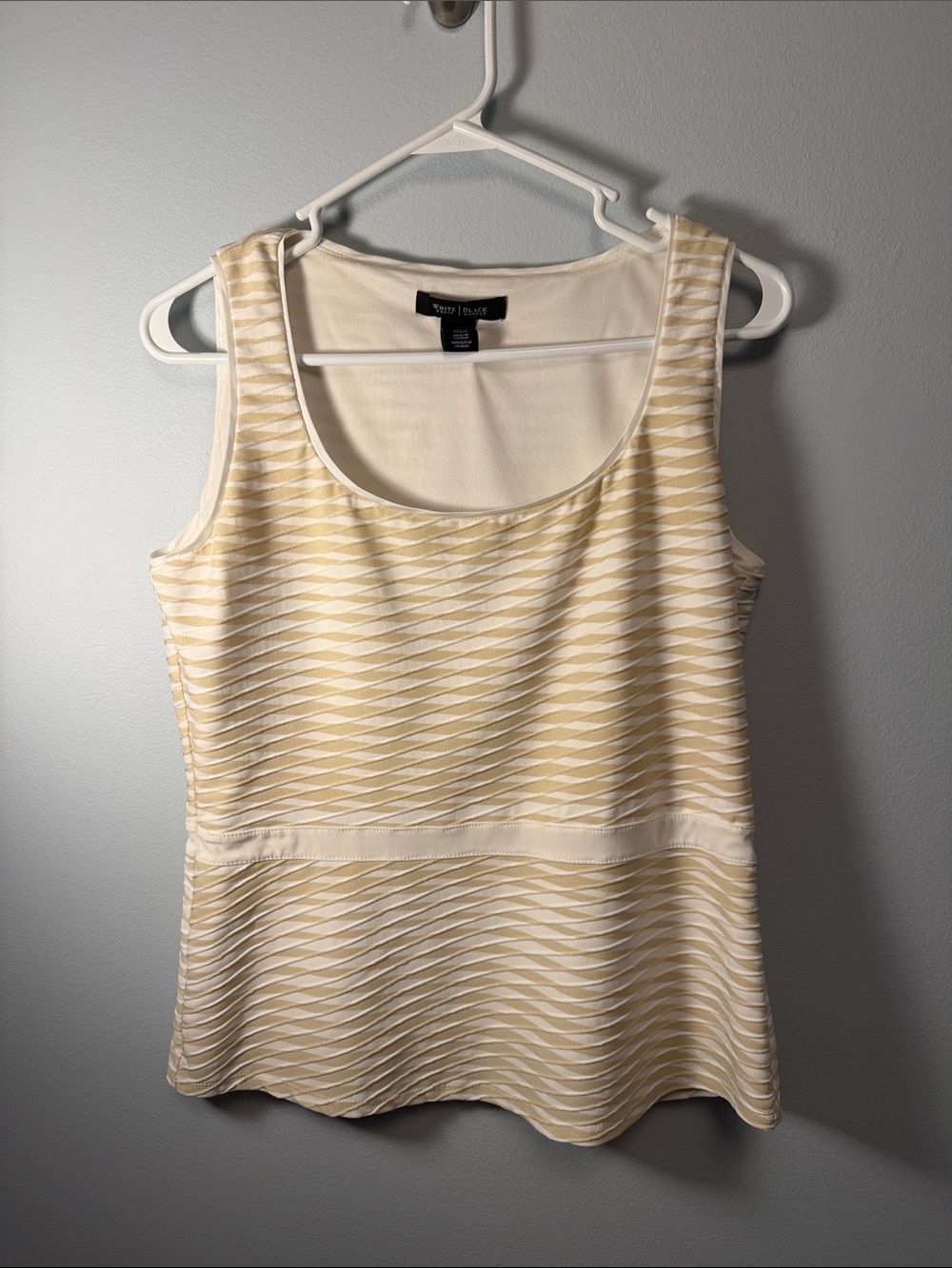 White House Black Market White and Beige Textured stretchy Scoop Tank